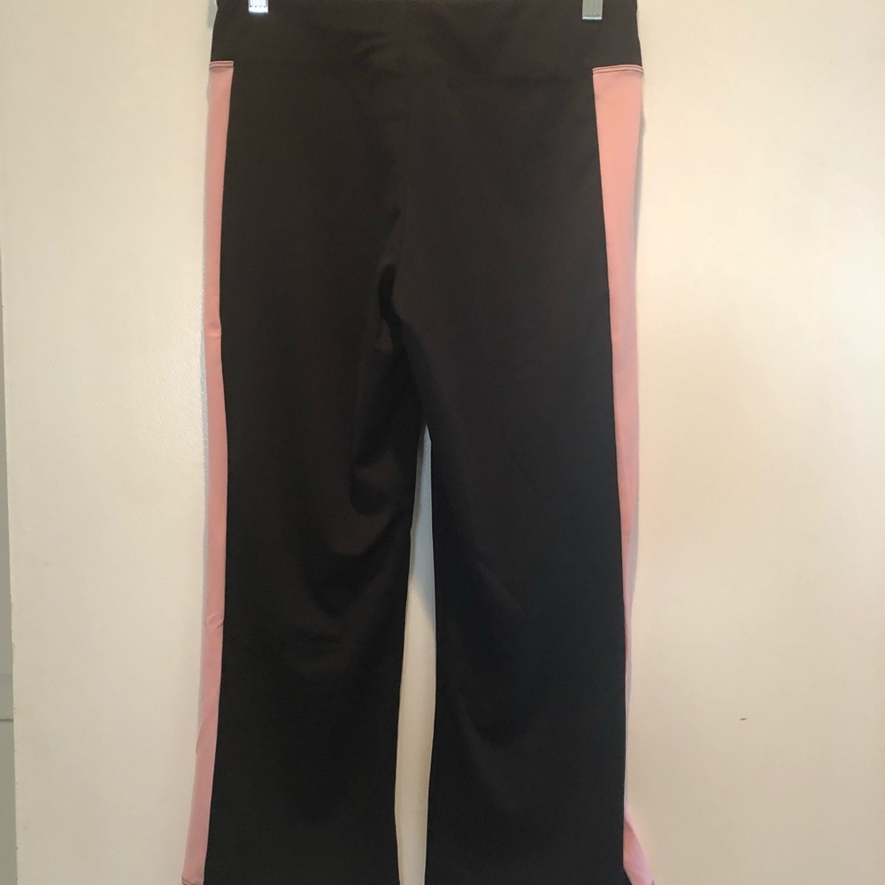 Nike Women’s Cropped Workout Pant - Picture 4 of 4